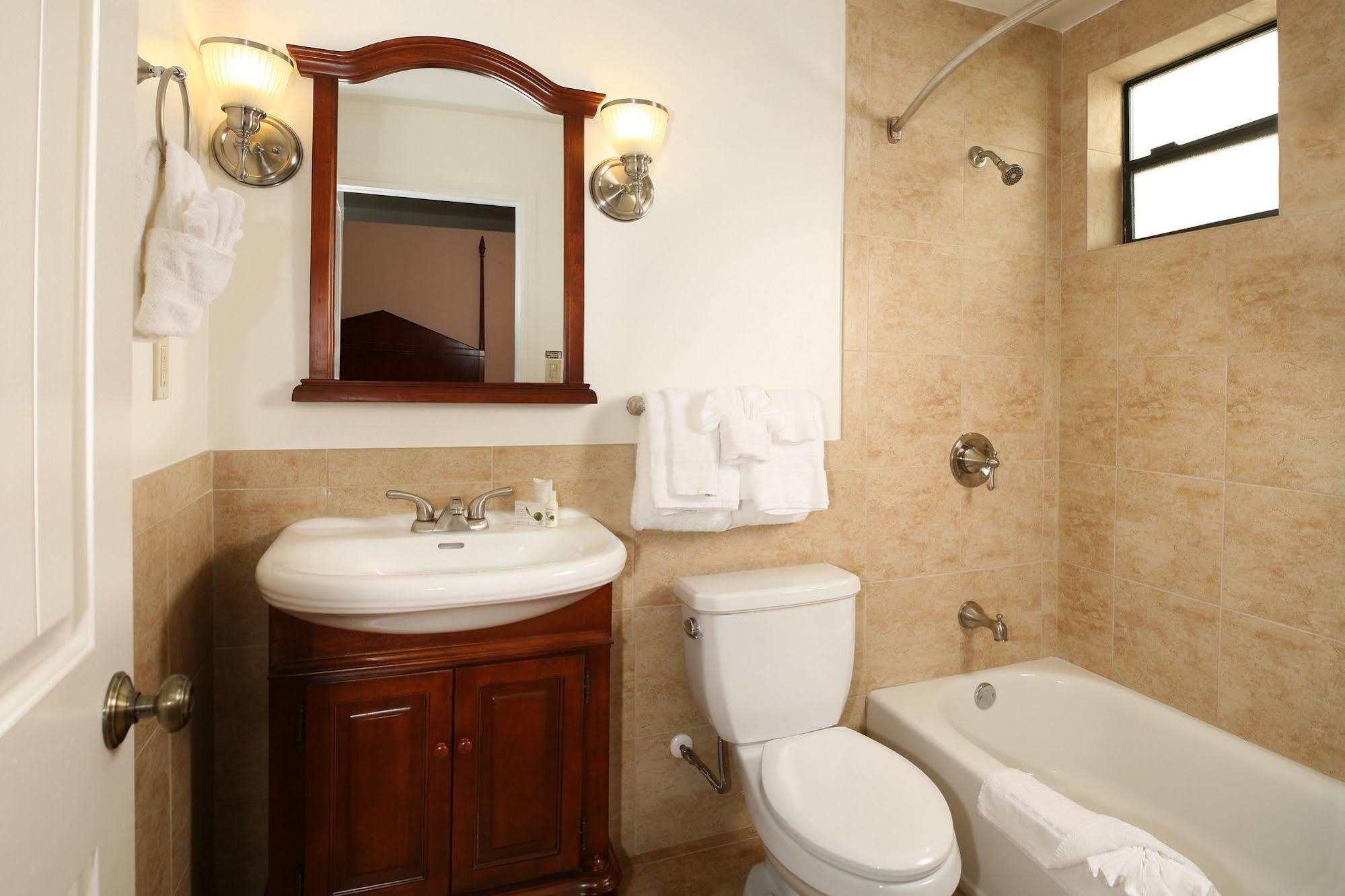 Brand Plaza Hotel Glendale Esterno foto