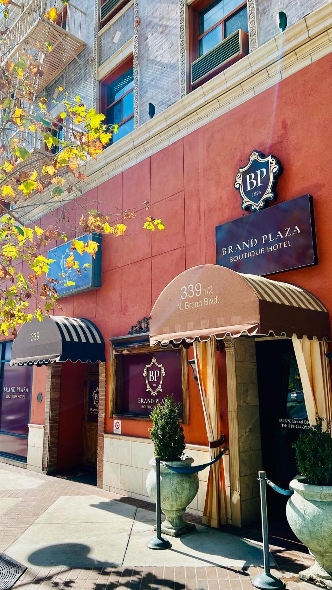 Brand Plaza Hotel Glendale Esterno foto