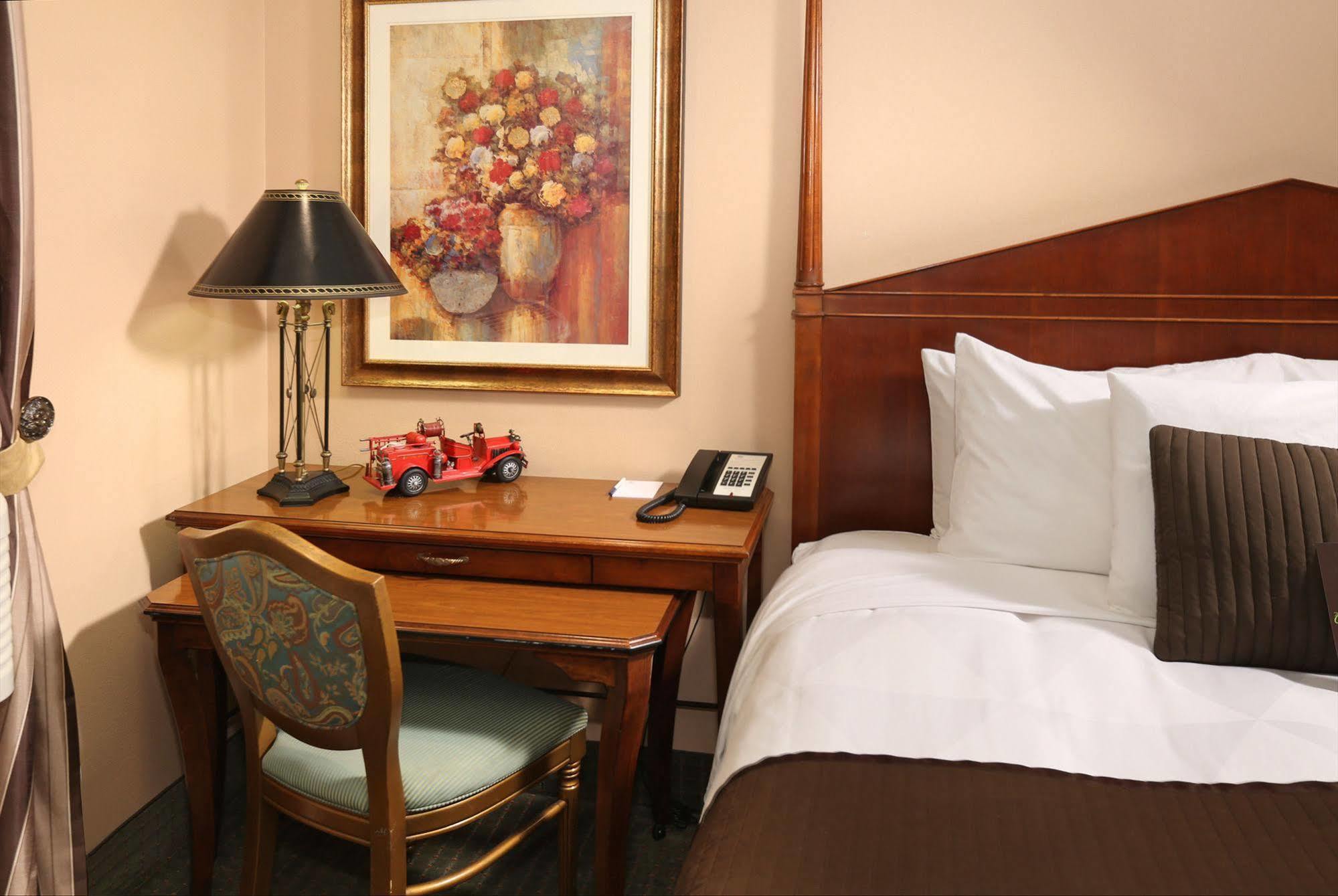 Brand Plaza Hotel Glendale Esterno foto