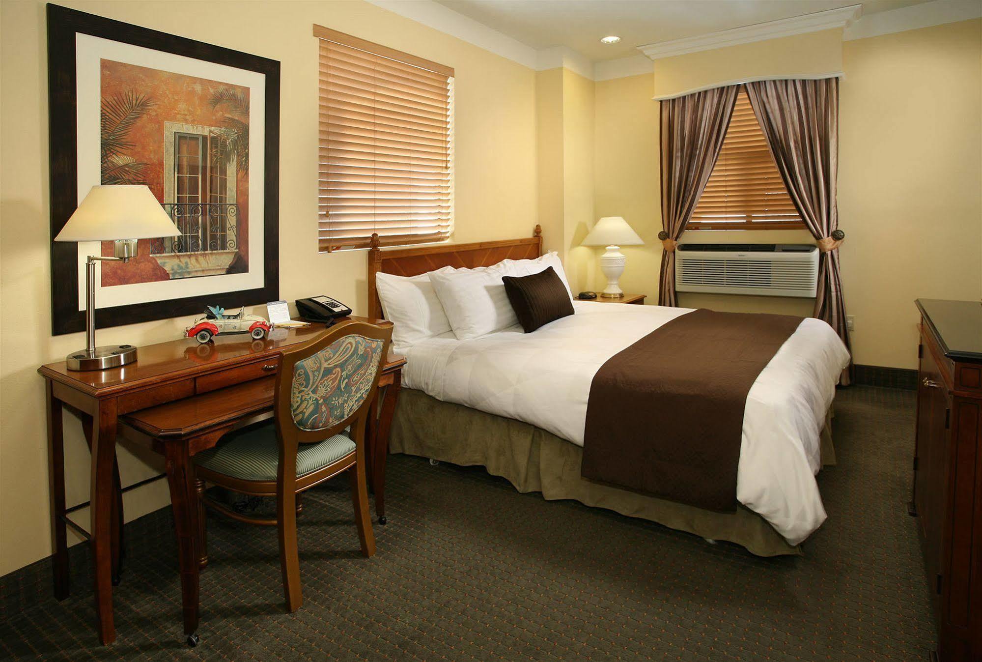 Brand Plaza Hotel Glendale Esterno foto